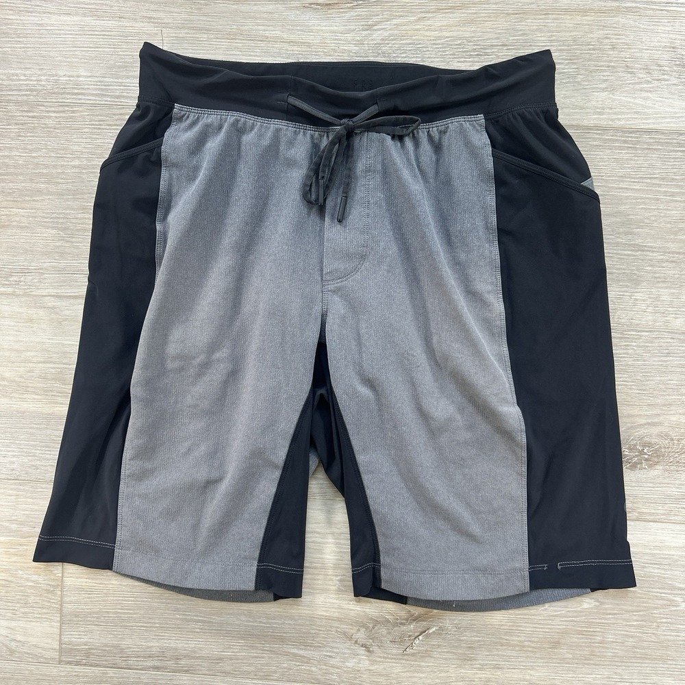 Lululemon Small Namaste At The Beach 9" Shorts Lined Gray/Black